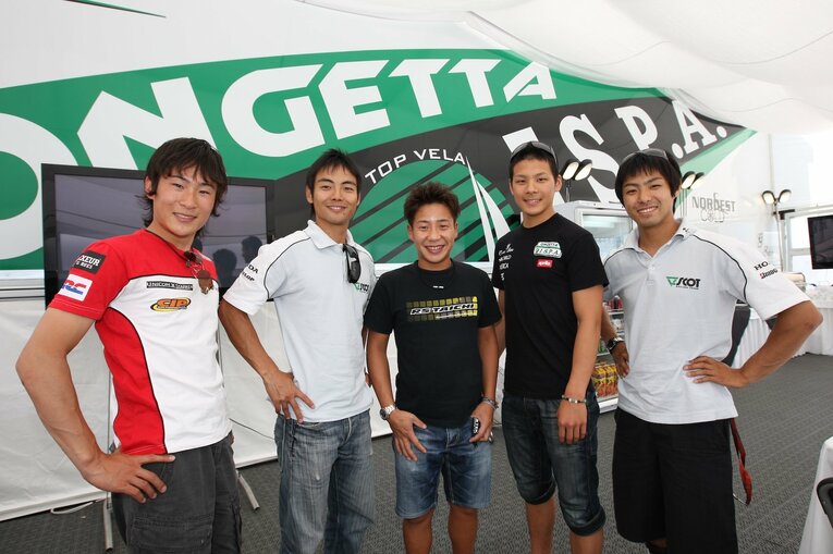 2009年に世界を舞台に戦った日本人ライダーたち。左から富沢祥也、青山博一、小山知良、中上貴晶、高橋裕紀　©Satoshi Endo