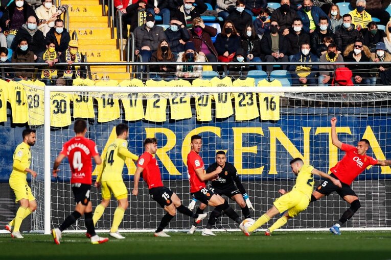 久保建英がエメリ戦術にハメられた？ “代表前の古巣ビジャレアル戦”撮影カメラマンが見た苦闘の要因〈少年ファンはユニをおねだり〉(19)