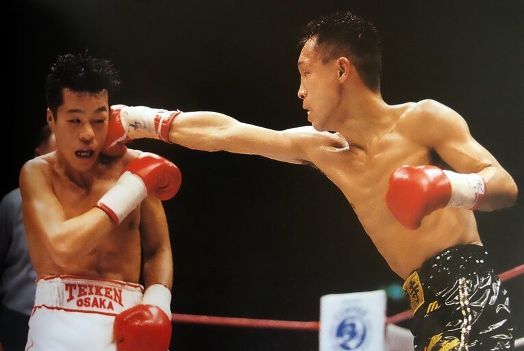 1994年12月4日、薬師寺保栄とのWBC世界バンタム級王座統一戦