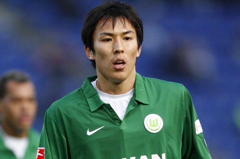 13年前、24歳でブンデスデビューした長谷部誠。37歳になった今季もフランクフルトで契約を延長した ／ photograph by AFLO