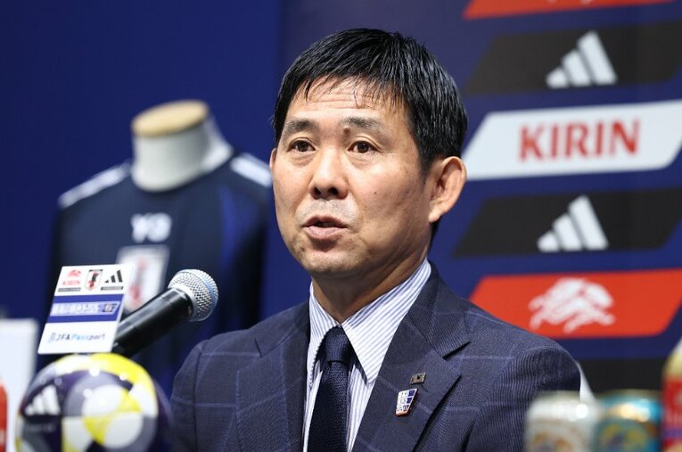 既存の主力メンバーに加えて、「E-1組」から複数の選手を抜擢した森保一監督 ／ photograph by JIJI PRESS