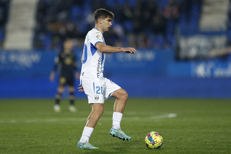 「W杯出番なし」からのリスタート…柴崎岳は今、スペイン2部でどうなっている？“思いを内に秘めたはず”30歳の今を撮った(13)