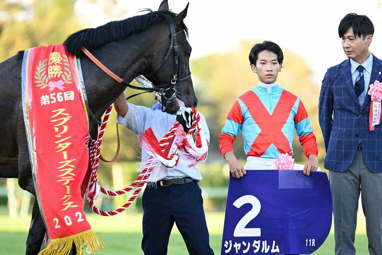 1番人気メイケイエールはなぜ不発に終わった？ 波乱のスプリンターズS、「すべての展開が味方した」ジャンダルムが生んだ“血のドラマ”(49)