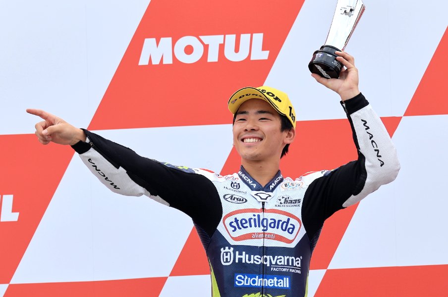 脳内出血事故から4週間後に初優勝! Moto3の佐々木歩夢21歳を飛躍に導いたセルフマネージメント術《タイトル争いも視野に》<Number Web> photograph by Satoshi Endo