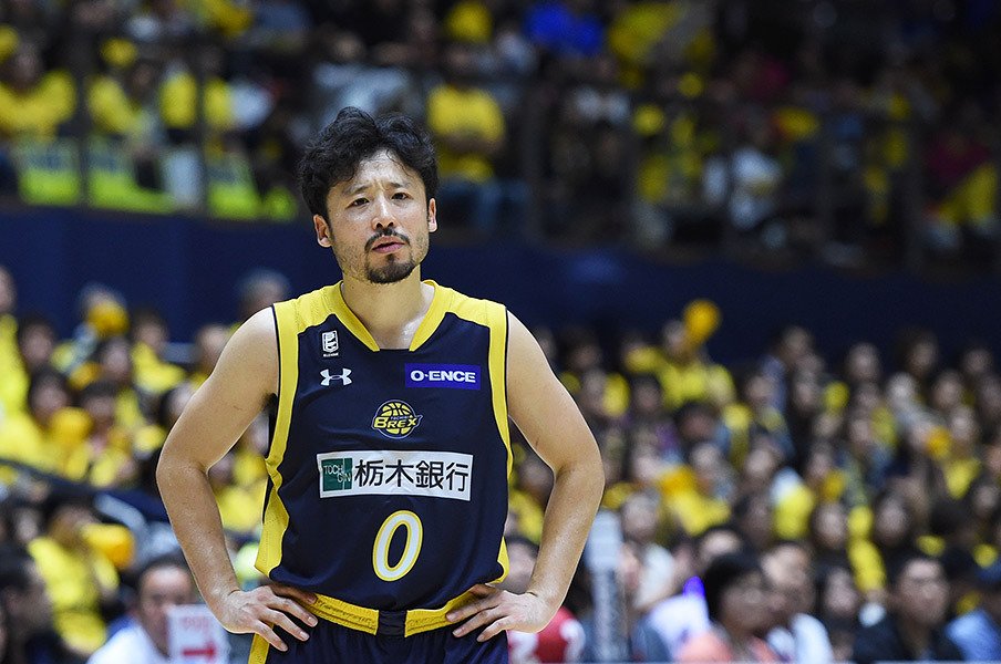 相手のフリースローを外させる観客。Bリーグ栃木ブレックスの熱が凄い。<Number Web> photograph by Getty Images