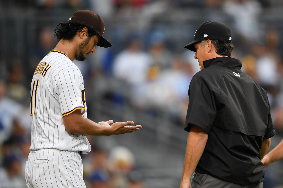 クリーンなダルビッシュでさえ不信感 シーズン中 なぜmlbは急に 不正な粘着物質 取り締まりを始めたのか Mlb Number Web ナンバー