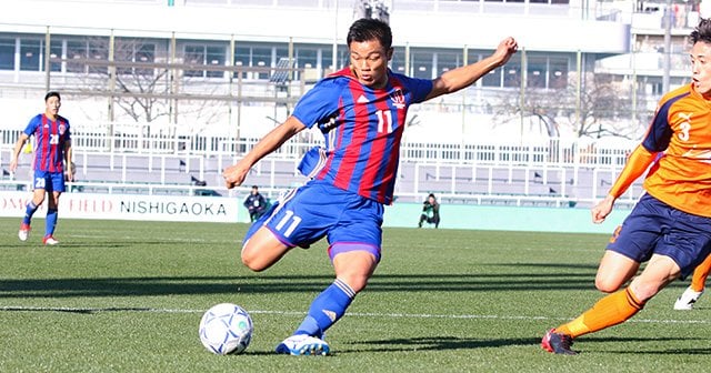 【サッカー日本代表 】上田綺世選手 法政大学時代サイン入りサッカーボール ルーツ・日本代表：ストライカー上田綺世の飛躍を予感させた