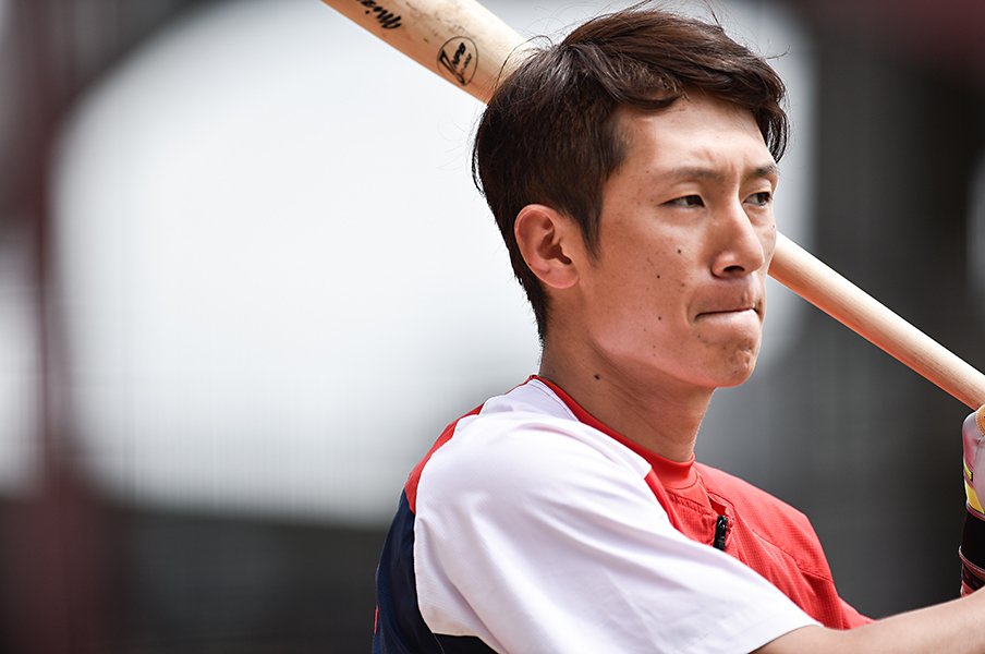 誰もが「天才」と呼ぶ西川龍馬。1番打者として開花した広島の才能。<Number Web> photograph by Nanae Suzuki