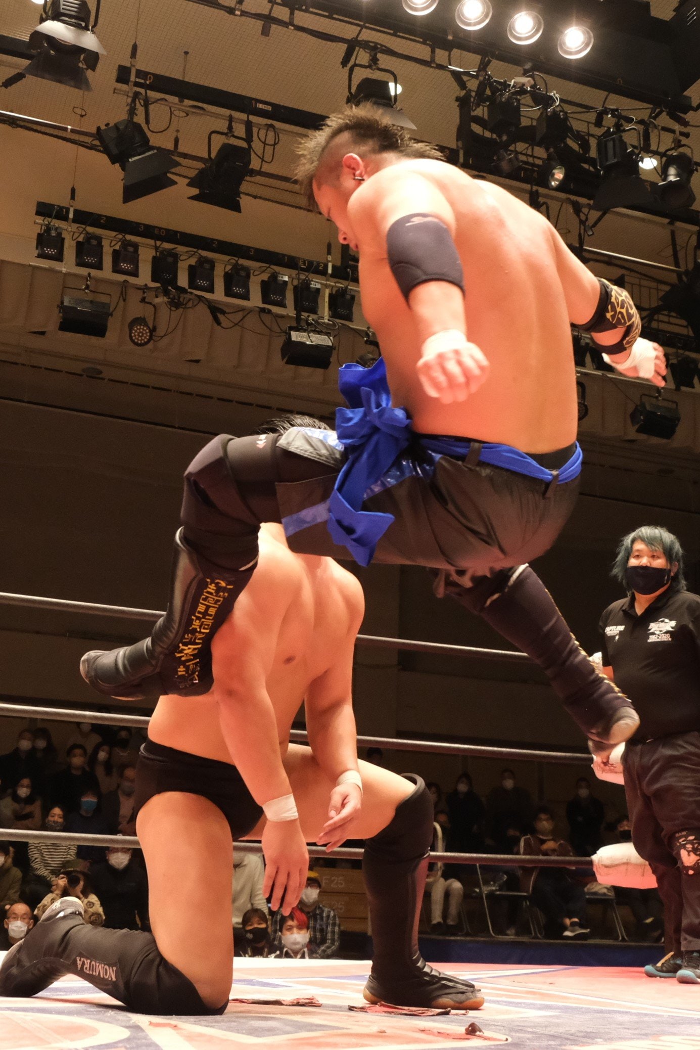 武藤敬司の得意技・シャイニングウィザードも