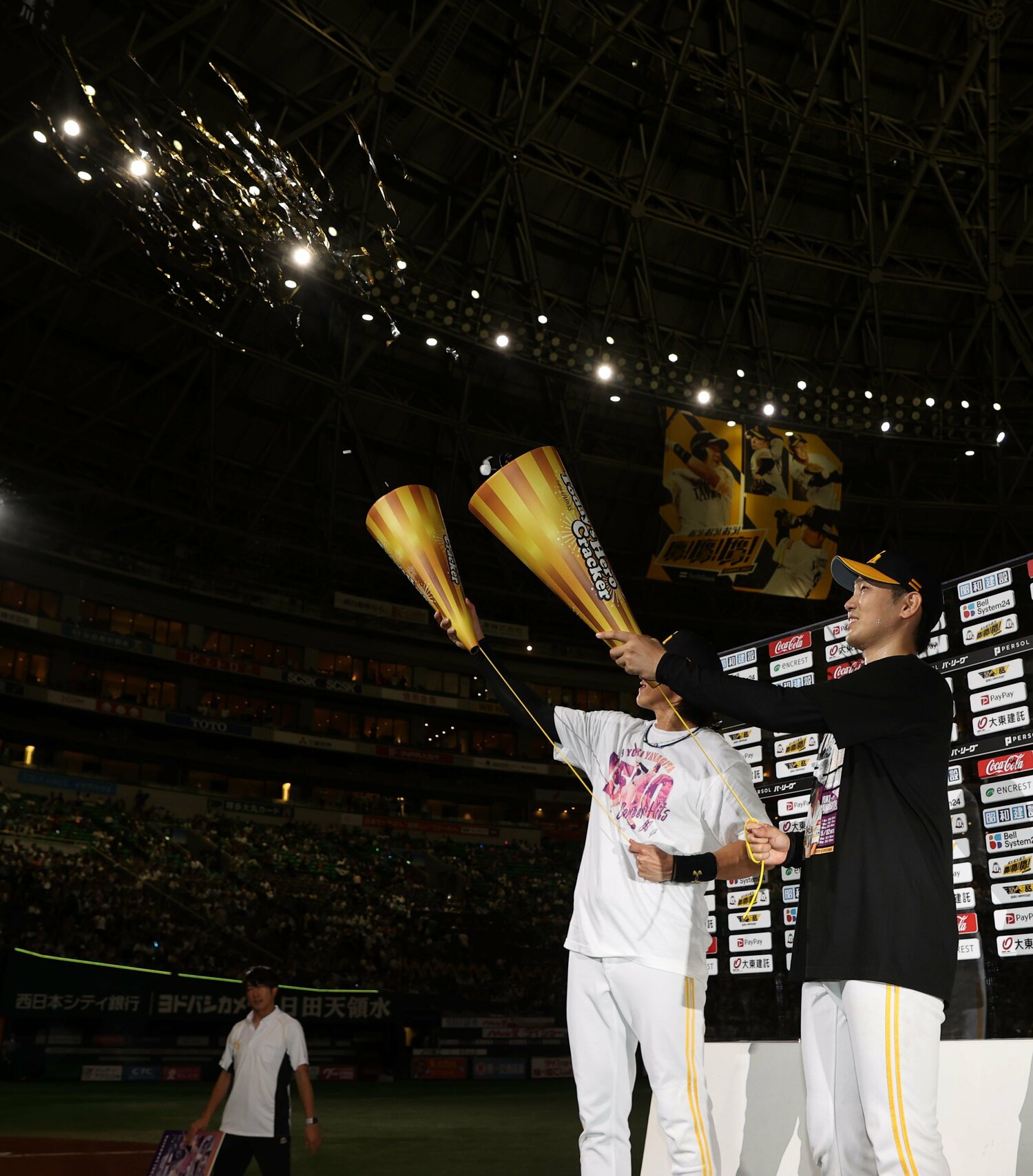 この日通算1500安打を放った柳田悠岐とともに　©JIJI PRESS