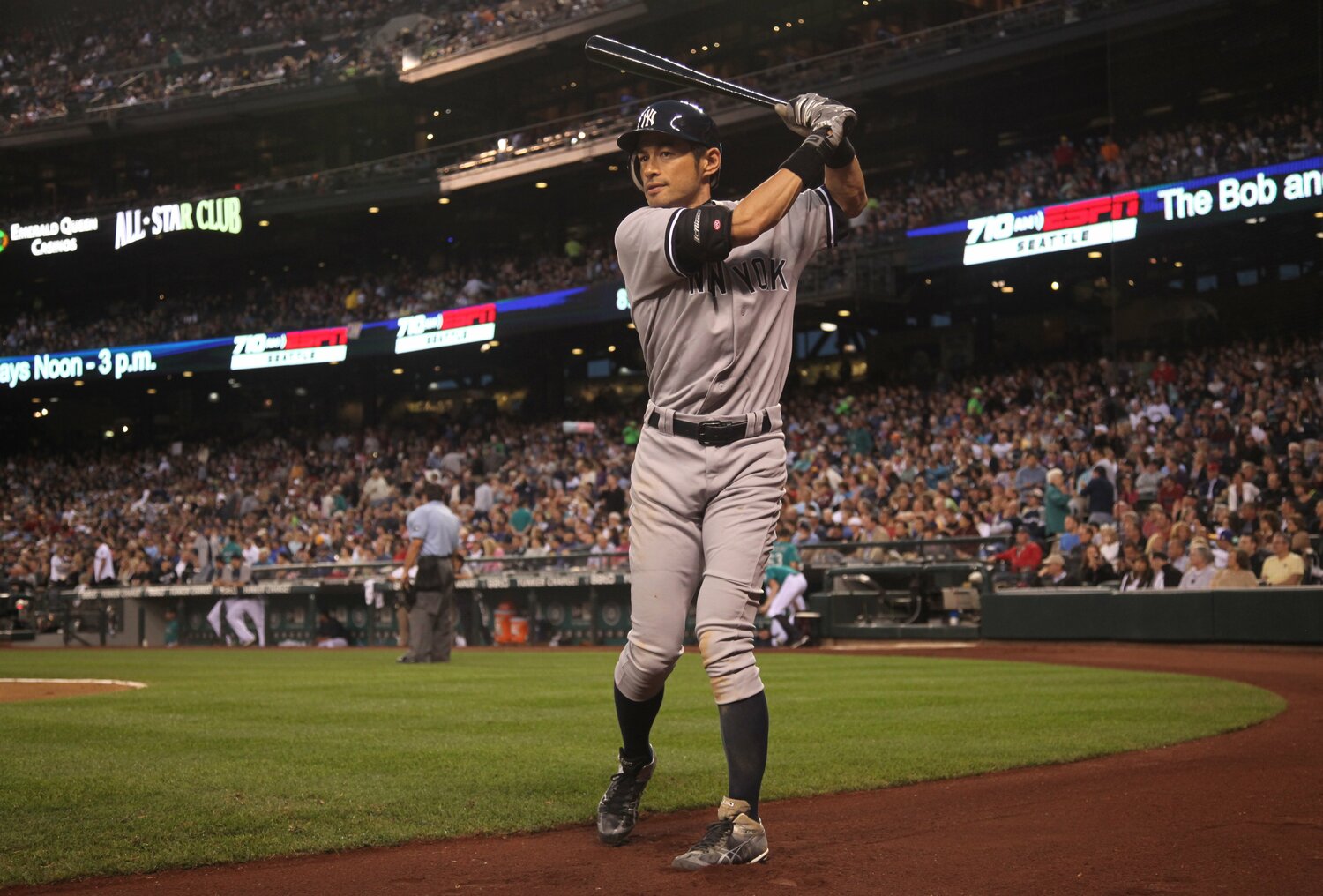 移籍当日、ヤンキースのユニフォームに身を包み、マリナーズと対戦したイチロー　©Getty Images