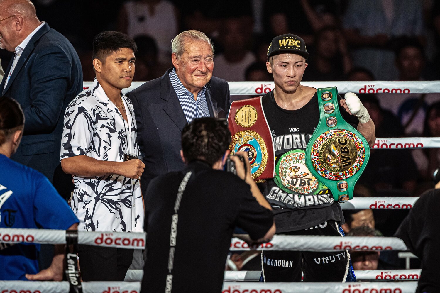 フルトン戦後にリング上で面会した両者　©Takuya Sugiyama