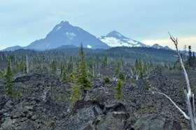 スリーシスターズ、3姉妹の山が仲良く並んでいます。