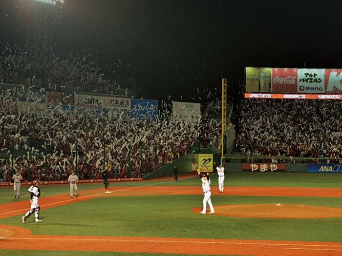 24歳田中将大の“神話”が終わった日　斎藤隆がブルペンから見た楽天初優勝の舞台裏＜Number Web＞ photograph by Hideki Sugiyama