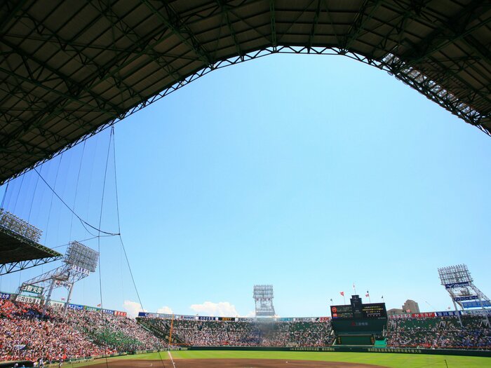 今夏の甲子園「なぜかレフトにエラーが多い問題」のナゾを追う…選手に聞いた“意外な理由”の正体は？「定位置付近はバウンドが…」＜Number Web＞ photograph by BUNGEISHUNJU