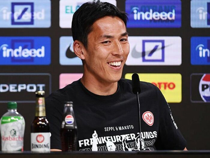 「引退会見はドイツ語だけ」ルールも…長谷部誠は日本記者のため「日本語の時間」を作った　現地記者が見た引退試合での「気配り」「ファンの愛」＜Number Web＞ photograph by Itaru Chiba