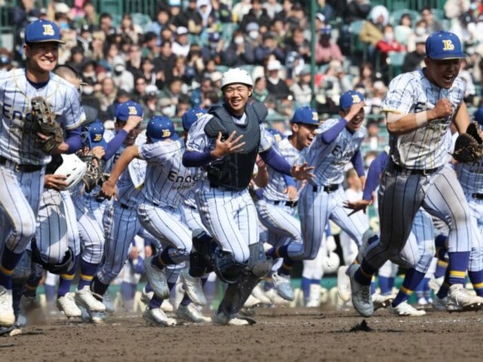 「野球部は1学年18人の少数精鋭」沖縄・エナジックスポーツ高の“秘密”「なぜノーサイン野球？」神谷監督70歳の哲学「SNSやYouTubeも否定しない」＜Number Web＞ photograph by JIJI PRESS