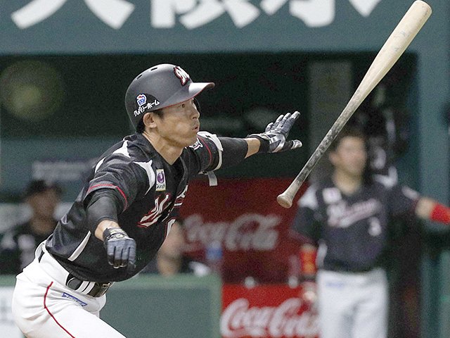 ロッテ荻野貴司と迷い込んだ少年。リハビリ中でもプロフェッショナル
