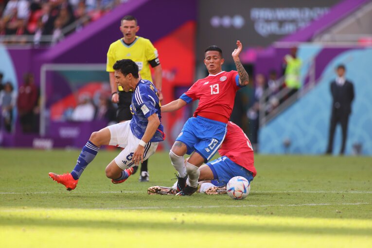 コスタリカ戦で右膝を痛めた遠藤航。別メニュー調整が続いており、スペイン戦の出場は厳しくなった　©Kaoru Watanabe/JMPA