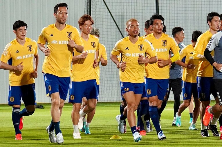 シーズン途中に開催される異例のW杯。日本代表選手も所属クラブでの現状で状態がまちまちだ ／ photograph by Atsushi Iio