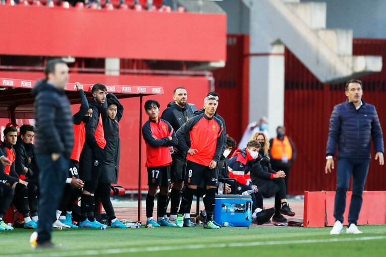 「クボはファウル覚悟で止めなければ」 残留争いで久保建英が大仕事…辛口のタクシー運転手もニコリ〈カメラマン現地取材〉(39)