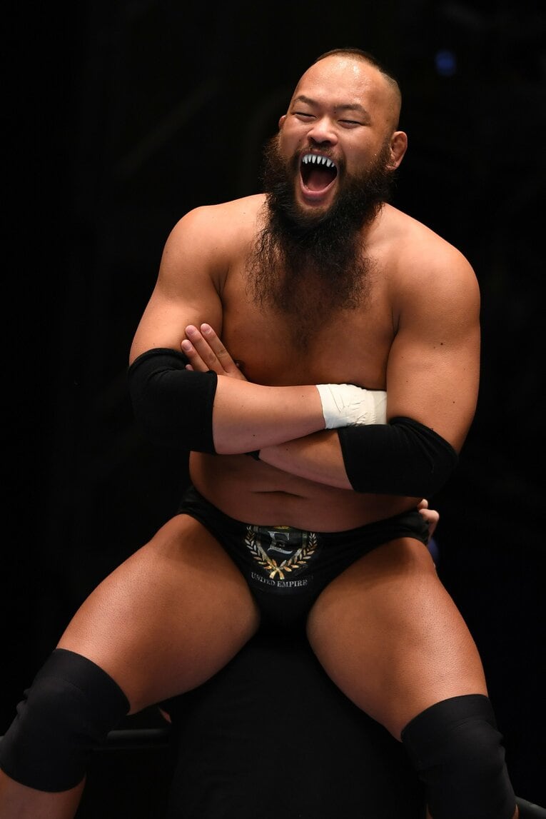 コーナーポストで高笑いするオーカーン