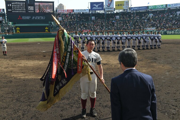 3年春にはセンバツで優勝。福井は優勝旗も手にした　©︎JIJI PRESS