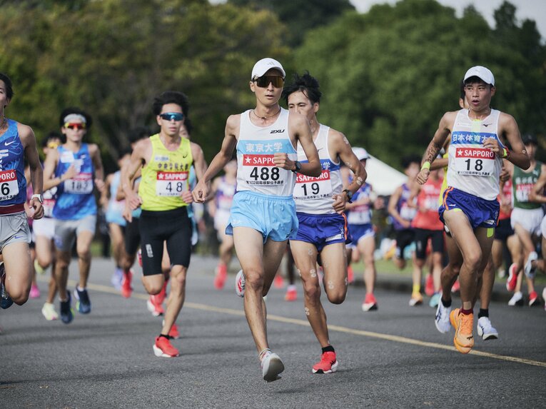 今回の予選会では日本人先頭集団を引っ張るなど、序盤から積極的な走りを見せた秋吉　©Yuki Suenaga