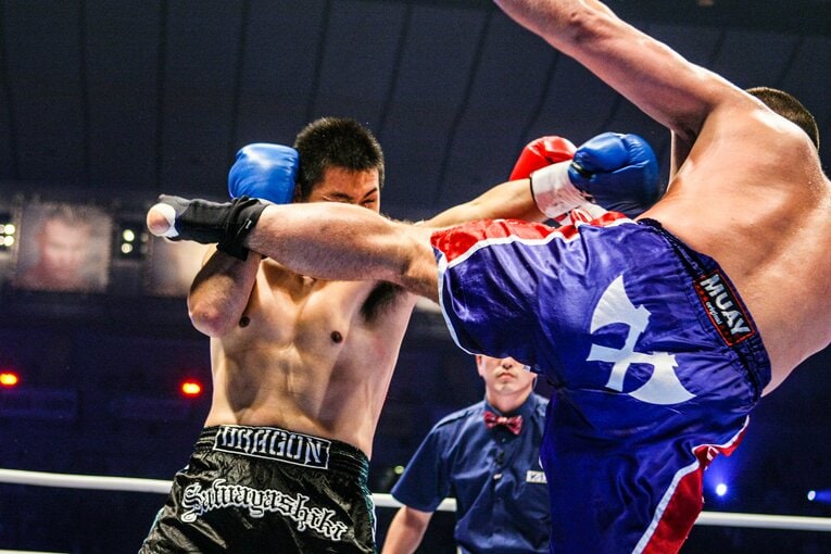 アーツのハイキック20連発。2007年12月の澤屋敷純一戦（12枚目／全20枚）©Susumu Nagao