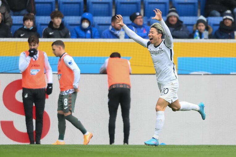 浅野拓磨はフリック監督が視察したホッフェンハイム戦で2ゴールを挙げている　©Getty Images