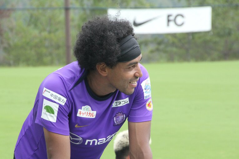 酷暑のトレーニング中にも笑顔を見せていた（写真はまだまだ続きます）　©NumberWeb