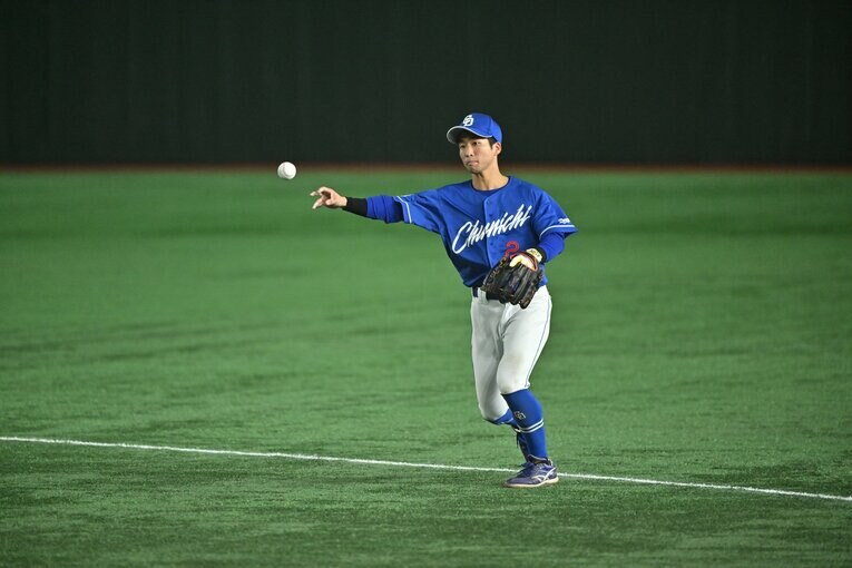 亜大ではショートを守っていた田中幹也は現在、セカンド起用がほとんど　©Hideki Sugiyama