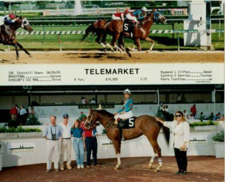 勝利したレースの記念写真、通算263勝を挙げた　本人Facebookより