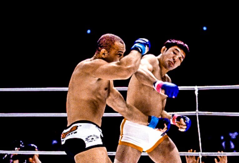 ヒクソン・グレイシーとの対戦は叶わず、PRIDEで無敗を続けていたヴァンダレイ・シウバ戦が組まれた