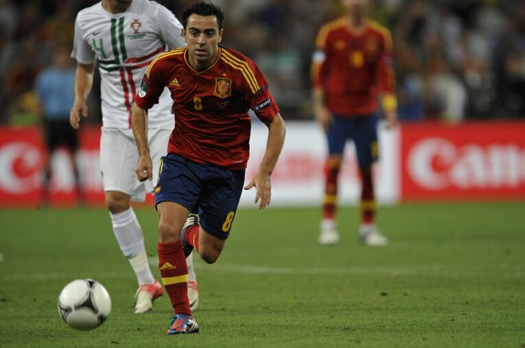 スペイン代表では133試合に出場して得点は13。意外な少なさがシャビのプレー特性を物語る ／ photograph by Takuya Sugiyama