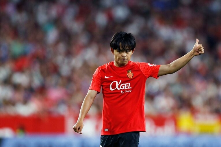 「クボ、ユニホームお願い」来季のレアル去就報道が出てもマジョルカで愛される久保建英…「残留か降格の最終節」で輝くか〈撮影者の視点〉(49)