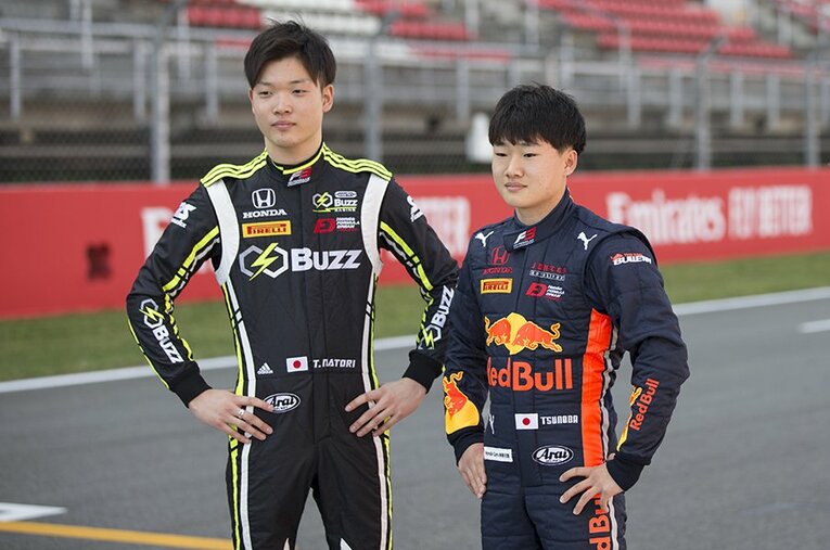 狭き門となるF1の舞台を目指し、F3に参戦中の名取鉄平（左）と角田裕毅（右）。 ／ photograph by Honda