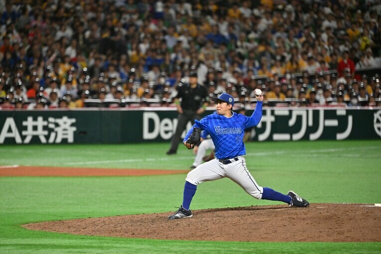 日本シリーズ第3戦、力投する東克樹　©Hideki Sugiyama
