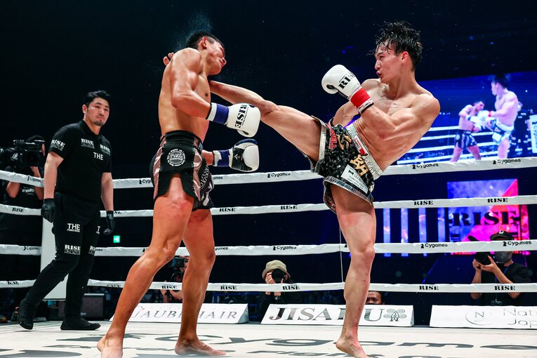 ディーゼルレックをKOした志朗の完璧な右ハイキック　©Susumu Nagao