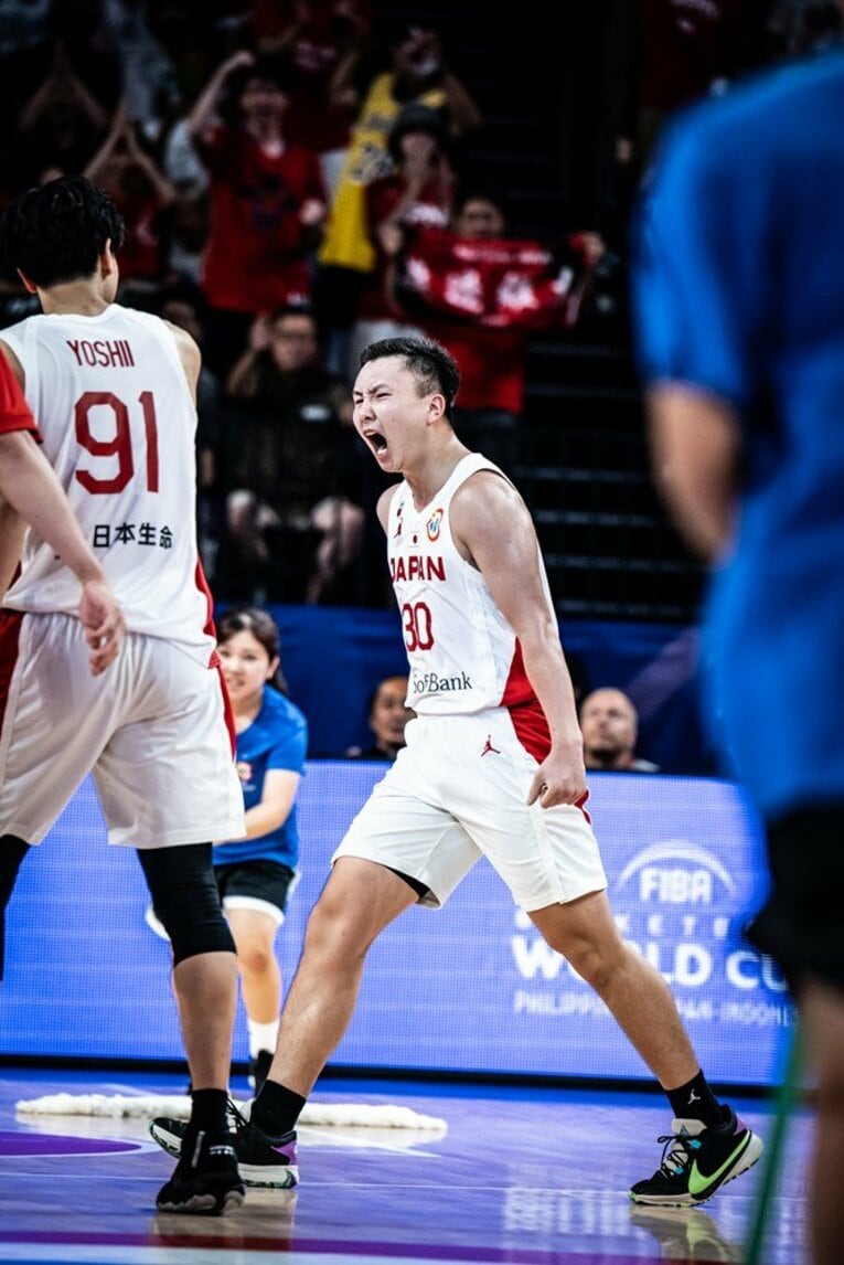 富永がアウトサイドのシュートを決め出したことで一気に試合の流れが変わることになる　©︎FIBA