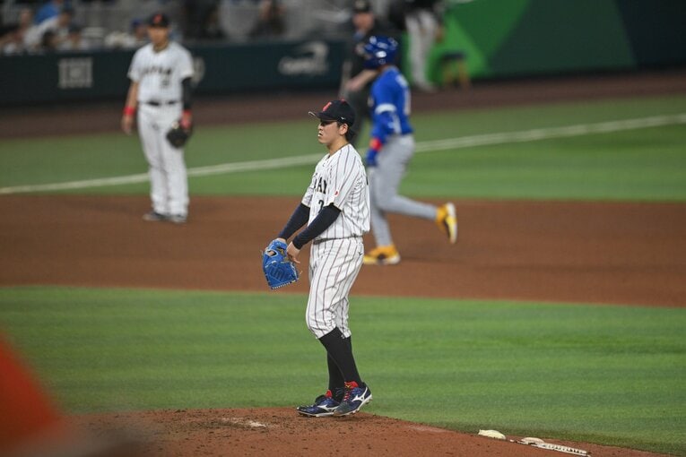 一発を浴びて悲壮な表情の隅田　©Nanae Suzuki