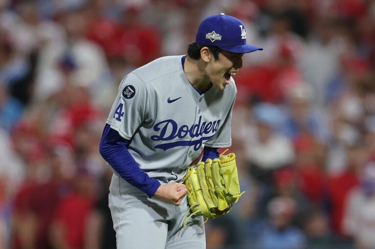 リリーフに転向して活躍を見せる佐々木朗希。日米メディアでの意外な「評価の差」はどこにあったのだろうか？ ／ photograph by Getty Images