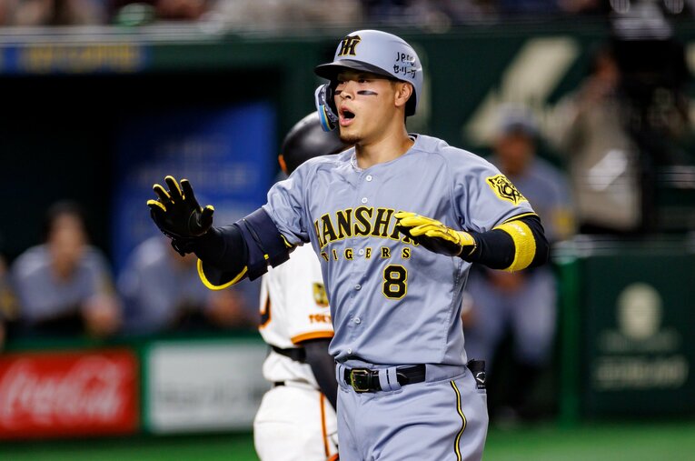 今季ついにそのポテンシャルにふさわしい数字を叩き出している佐藤。若き日にその才能を見出した近大の恩師に覚醒のわけを聞いた ／ photograph by Kiichi Matsumoto