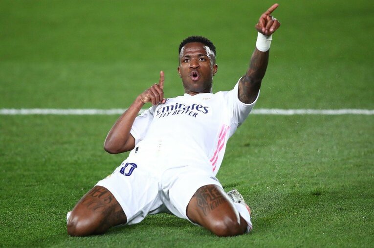 リーグ戦ではバルセロナとの“エル・クラシコ”を制し、CLではリバプールを下して準決勝進出。いまや2冠獲得も視野に入る中、その上昇気流を牽引しているのがビニシウス・ジュニオールだ ／ photograph by Getty Images