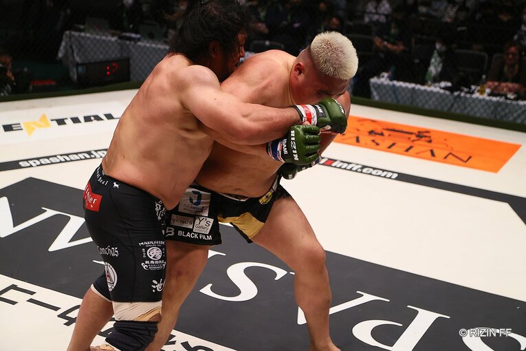 相撲界を懲戒解雇からRIZINへ…貴賢神がデビュー戦完敗でも見せた可能性とは？ 対戦した元警察官ファイターが絶賛した「凄い素質」(25)