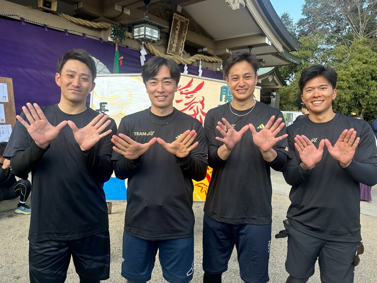 長崎で合同自主トレを行った豪華な顔ぶれの早大OB左腕。（左から）小島、和田、大竹、早川　©Chiba Lotte Marines