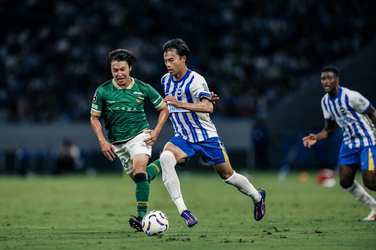 日本ツアーで三笘が見せた「ヒールターンからの必殺ドリブル突破とアウトサイドシュート」（全15枚）©Kiichi Matsumoto