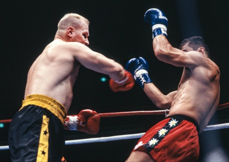 リベンジを狙ったフグを強烈なパンチで返り討ちに　©Susumu Nagao