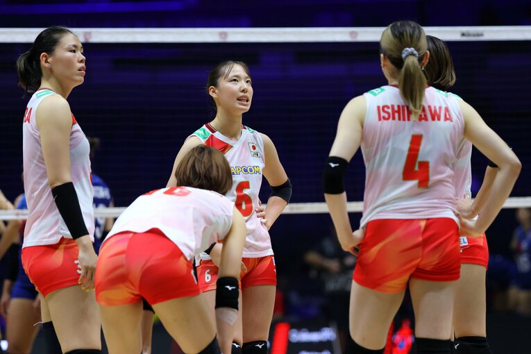 アジア選手権準決勝でタイに敗れた日本代表。ロス五輪の出場権は来年のワールドカップまで持ち越しとなった　©︎JVA/AFLO SPORT