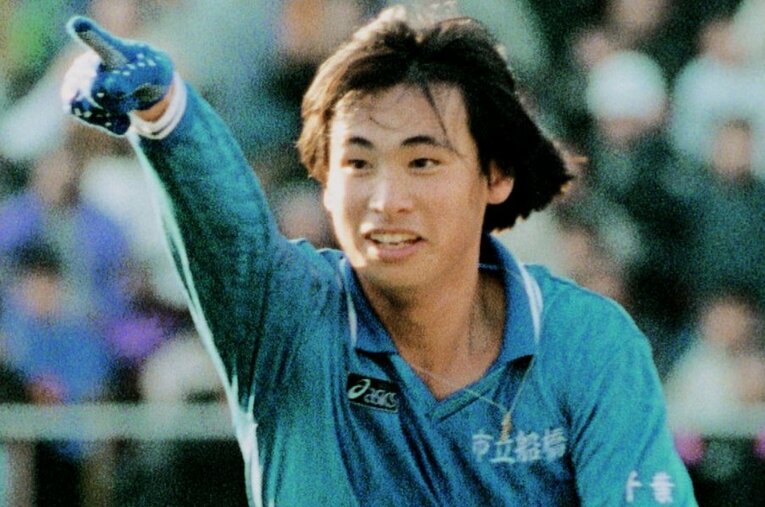 1994年度の高校サッカー選手権で8得点を挙げ、大会得点王になった森崎嘉之。帝京との決勝戦ではハットトリックを達成し、市立船橋の初優勝に大きく貢献した ／ photograph by KYODO